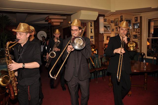 min 2011 03 08 mardi brass band 386